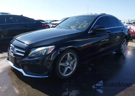 2016 Mercedes-Benz C 300 Sport 4Matic z USA, uszkodzony, nr VIN 55SWF4KBXGU160962
